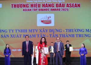tan thanh trung ghi dau an tai trien lam quoc te vietbuild va vinh du nhan 6 giai thuong asean top brands 2025