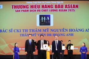 dr  hoang anh    ban tay vang  phau thuat tham my ghi dau an voi thuong hieu hang dau chau a 2025