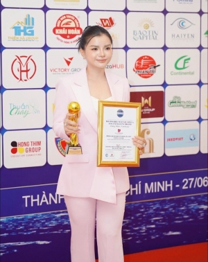dai dien phong kham chuyen khoa da lieu seoul center day rang ro   tu hao trong le nhan giai  top 3 thuong hieu co dich vu dieu tri da xuat sac chau a