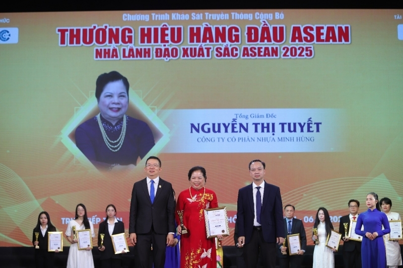 doanh nhan nguyen thi tuyet  nguoi phu nu tien phong dua nhua minh hung len tam cao moi