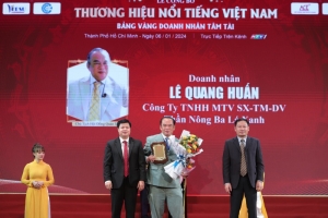 tien si le quang huan   thuyen truong cua nong dan