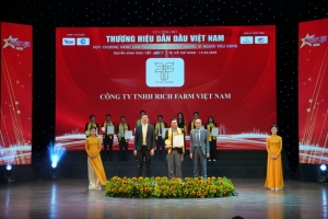 cong ty tnhh rich farm viet nam   vinh du don nhan giai thuong  huy chuong vang   san pham dich vu chat luong vi nguoi tieu dung