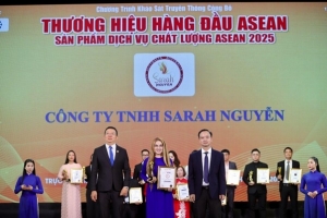 sua ong chua tuoi dr  natural   hyper royal jelly   dau an tung buoc tren hanh trinh kien tao thuong hieu suc khoe